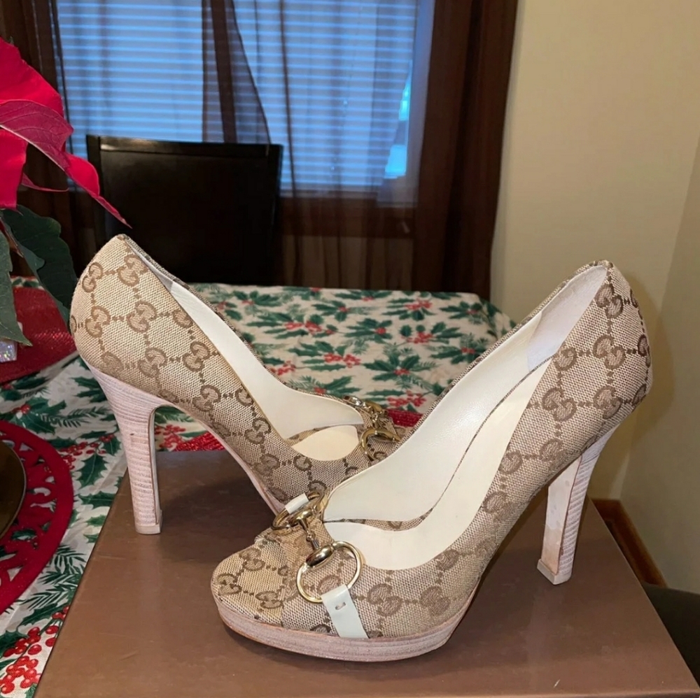 Gucci Signature Pumps